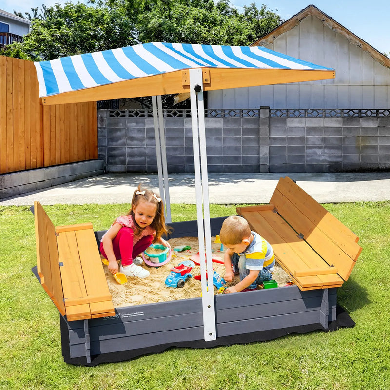 VEVOR koka smilšu kaste ar nojumi, 145,5 × 120 × 120 cm smilšu kaste ar salokāmiem soliņiem un apakšas oderi, dabīga koka bērnu smilšu kaste lietošanai pagalmā, pludmalē vai parkā, piemērota bērniem no 3 līdz 12 gadiem