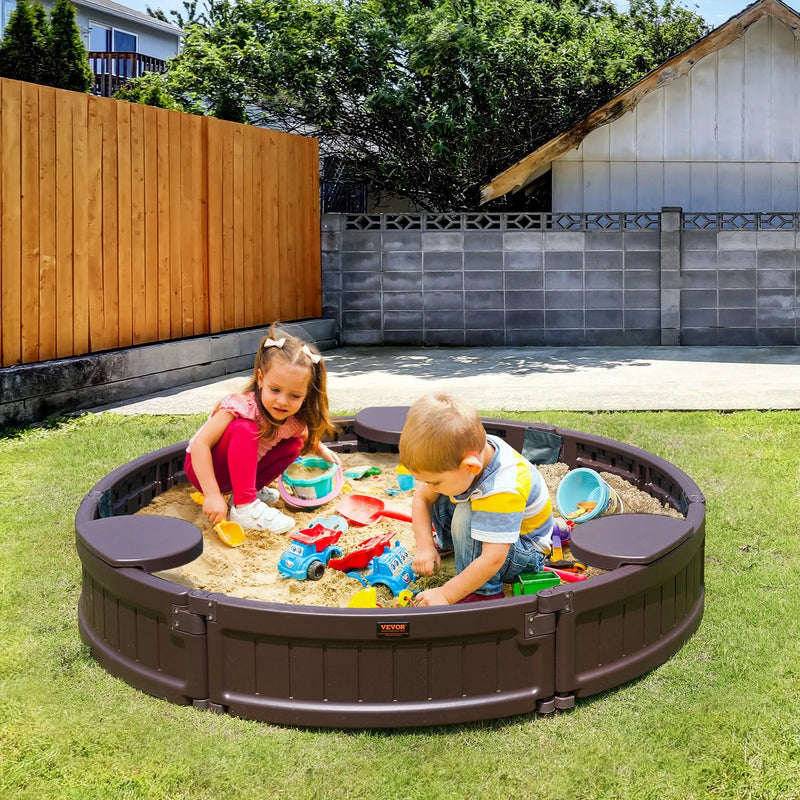 VEVOR smilšu kaste ar pārsegu, apaļa HDPE smilšu kaste Ø120 × 23 cm ar 3 stūra sēdvietām un apakšas oderi, bērnu smilšu kaste lietošanai pagalmā, pludmalē vai parkā, piemērota bērniem no 3 līdz 12 gadiem, brūnā krāsā