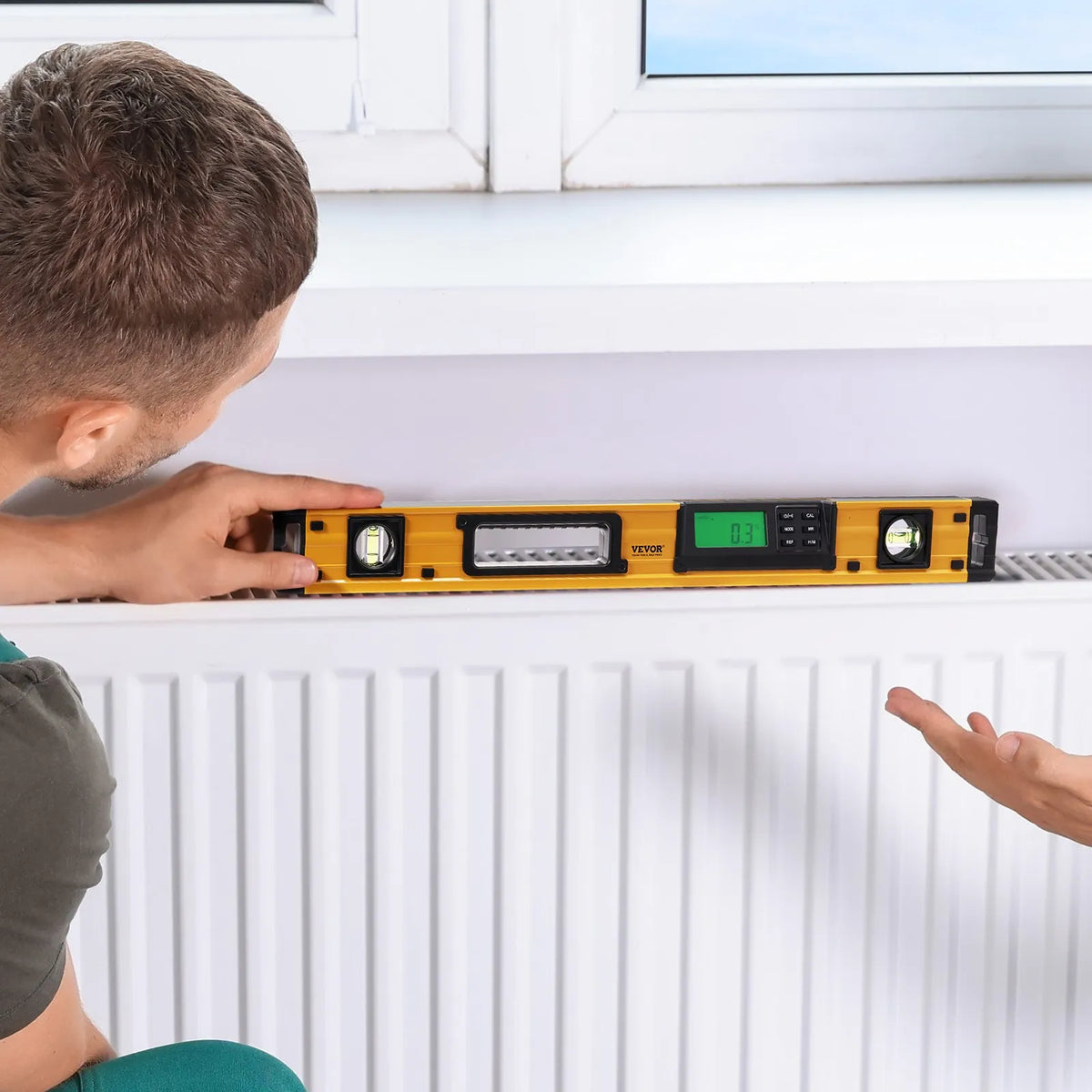 VEVOR magnētiskais torpēdas līmeņrādis 600 mm ar LED apgaismotu displeju, mehāniskiem burbuļlīmeņiem un 0-360° lineālu, alumīnija sakausējuma līmeņošanas instruments ar skatlogu santehnikai un kokapstrādei