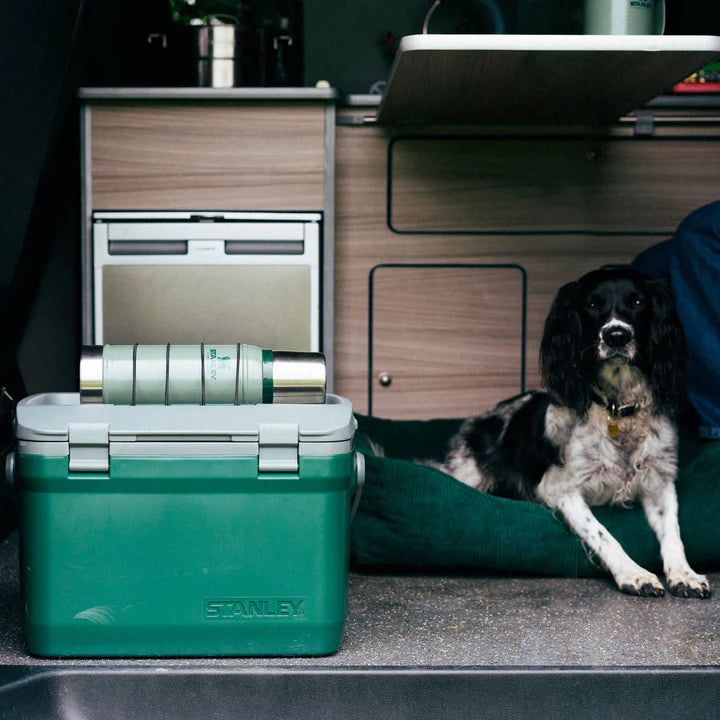 Stanley Thermos The Legendary Classic 0,75L green, 20h hot, 20h cold, stainless steel, 100% original