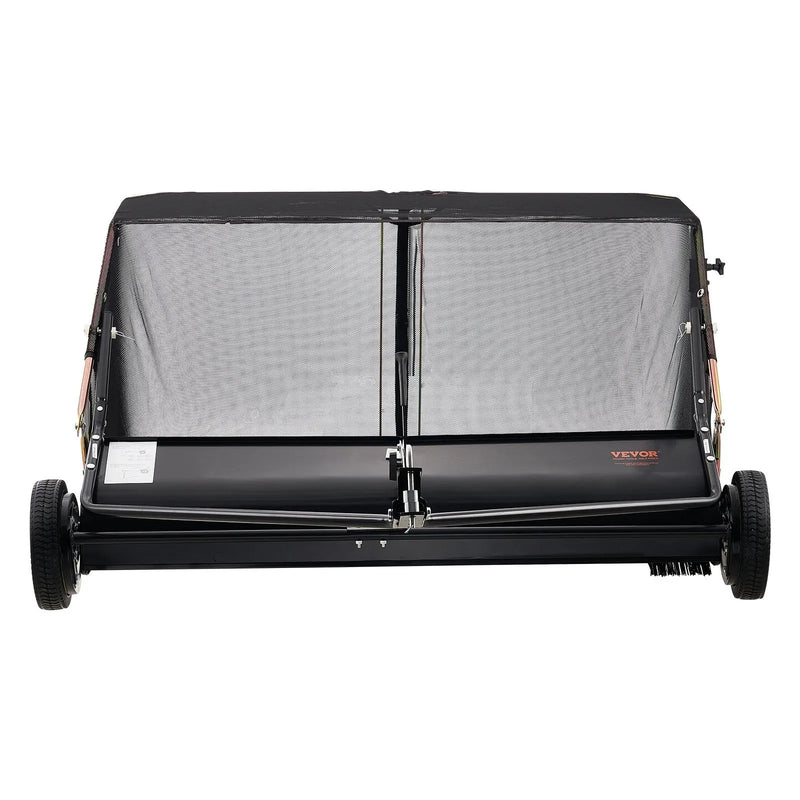 VEVOR piekabes tipa zāliena slaucītājs, 26,7 cm darba platums, 736 l liela savākšanas tvertne, regulējams slaucīšanas augstums, pastiprinātas konstrukcijas lapu un zāles savācējs ar iztukšošanas trosi, velkams zāles un gružu savācējs