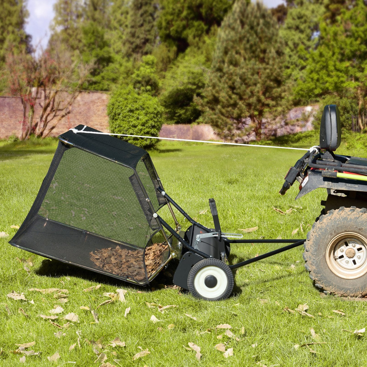 VEVOR 1070 mm piekabināms zāliena slaucītājs, 340 l liels zāles un lapu savācējs, pastiprinātas konstrukcijas lapu un zāles savācējs ar iztukšošanas trosi, regulējams slaucīšanas augstums gružu un zāles savākšanai