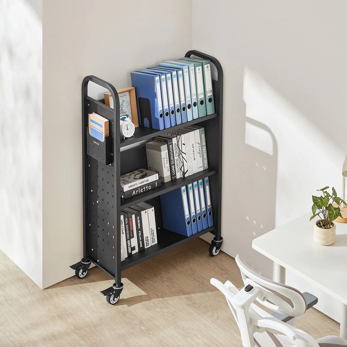 Ripojošs bibliotēkas grāmatu ratiņš, 150 kg kravnesība, 77 × 38 × 122 cm, ar vienpusējiem V veida plauktiem un 76,2 mm fiksējamiem riteņiem, grāmatu ratiņš mājai, birojam un skolai, melns