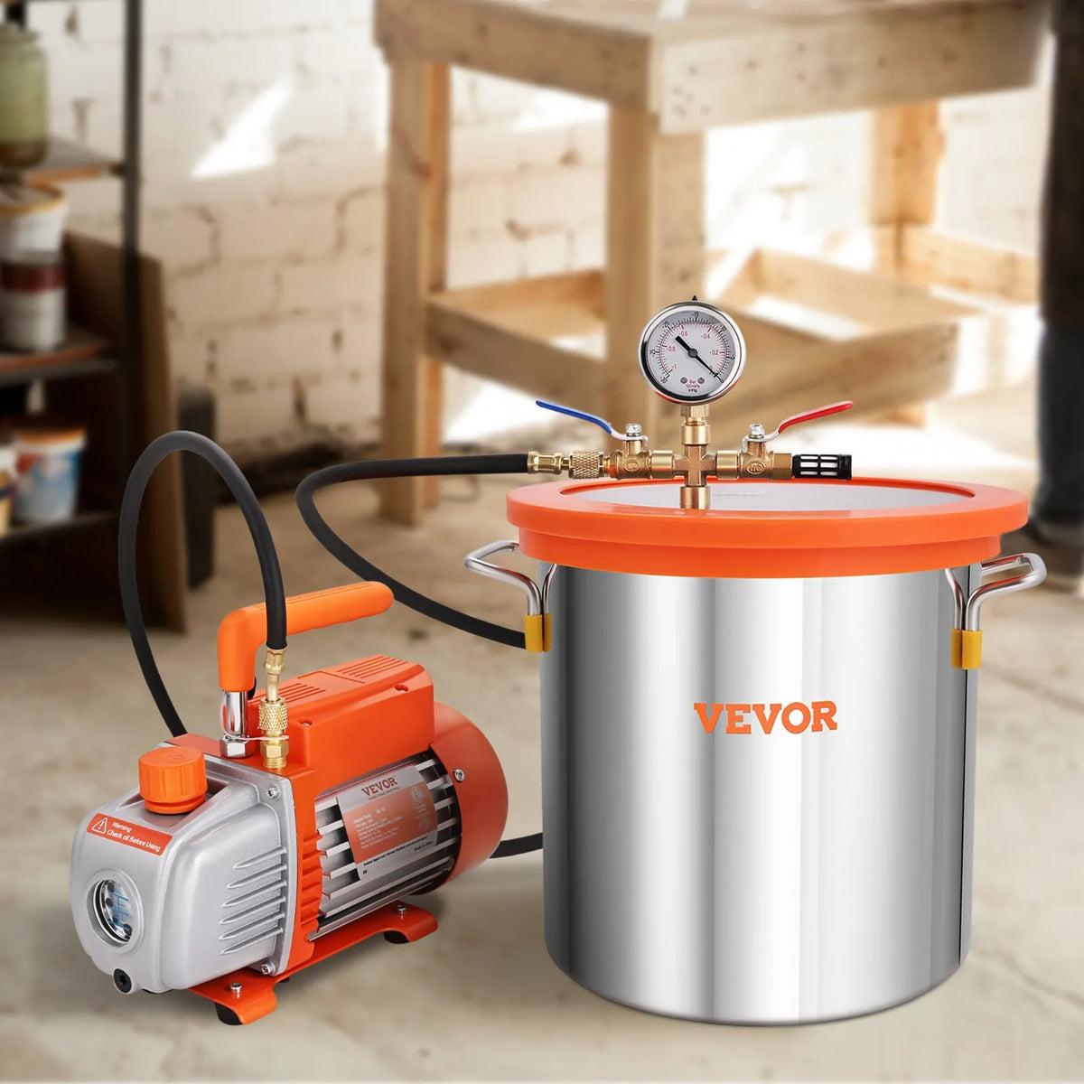 VEVOR vakuuma kamera 18,9 l ar vienpakāpes vakuuma sūkni 99 l/min, rūdīta stikla vāks, ar 250 ml eļļas pudeli, paredzēta koksnes stabilizēšanai, silikonu un epoksīdu degazācijai