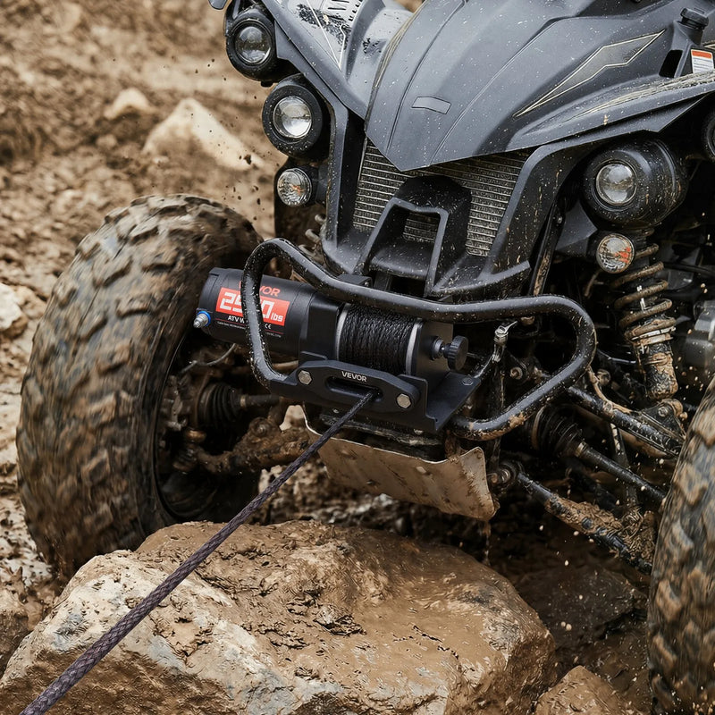 VEVOR elektriskā vinča ATV/UTV 1134 kg ar Φ4,8 mm x 12 m sintētisko trosi, vadu tālvadības pulti, IP55 ūdensizturība, alumīnija korpuss ar troses vadotni un montāžas plāksni bezceļu vilkšanai