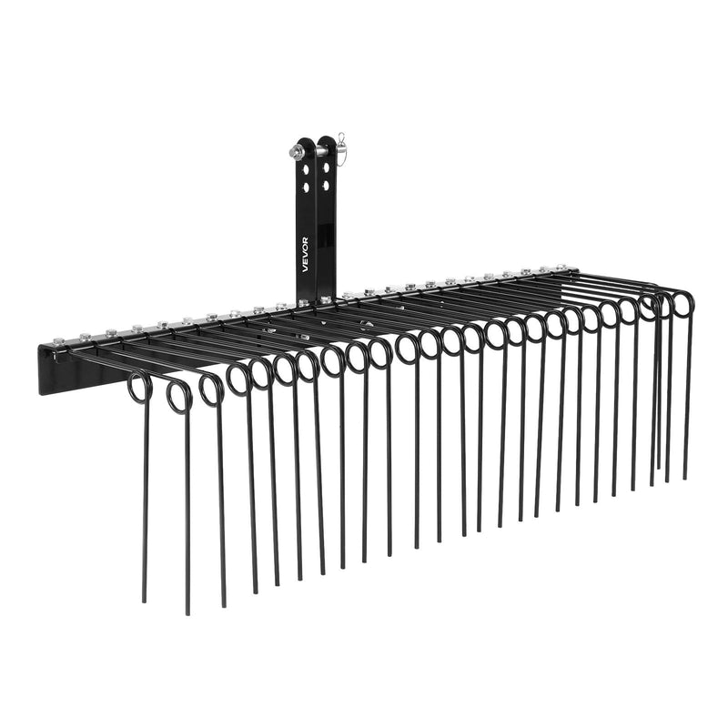 VEVOR 150 cm velkamais ainavu grābeklis ar 3 punktu stiprinājumu, 26 atsperu tērauda zobi, paredzēts 1. kategorijas traktoriem, pastiprināts un rūsas noturīgs traktora aprīkojums lapu un priežu skuju savākšanai