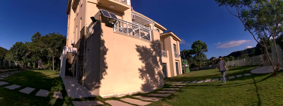 Reolink 4K 8MP Wi-Fi videokaamera inimeste, autode ja loomade tuvastamisega. 180° panoraamvaade 5GHz/2,4GHz Wi-Fi, kahesuunaline heli.Värviline öönägemine, Duo seeria W730.
