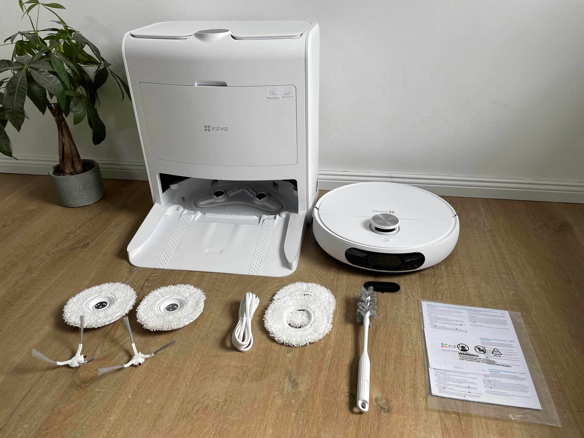 EZVIZ RS2 — робот-камера-пылесос, площадь уборки 300 м² на одной зарядке + влажная уборка с вращающимися щетками + голосовое управление