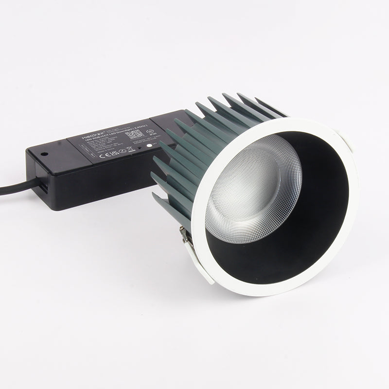 FUT082ZR 18 W ūdensizturīgs RGB+CCT LED IEBŪVĒJAMS GAISMEKLIS (Zigbee 3.0+2.4G)