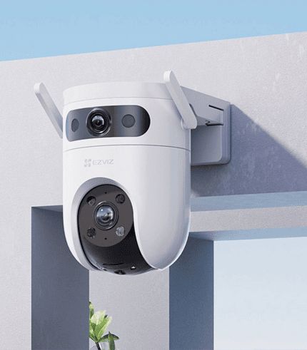 Ezviz H9C 3K (5MP+ 5MP) with 2 lenses (wide-angle fixed and zoom moving) and high resolution. Colour night vision, human tracking, siren, two-way audio