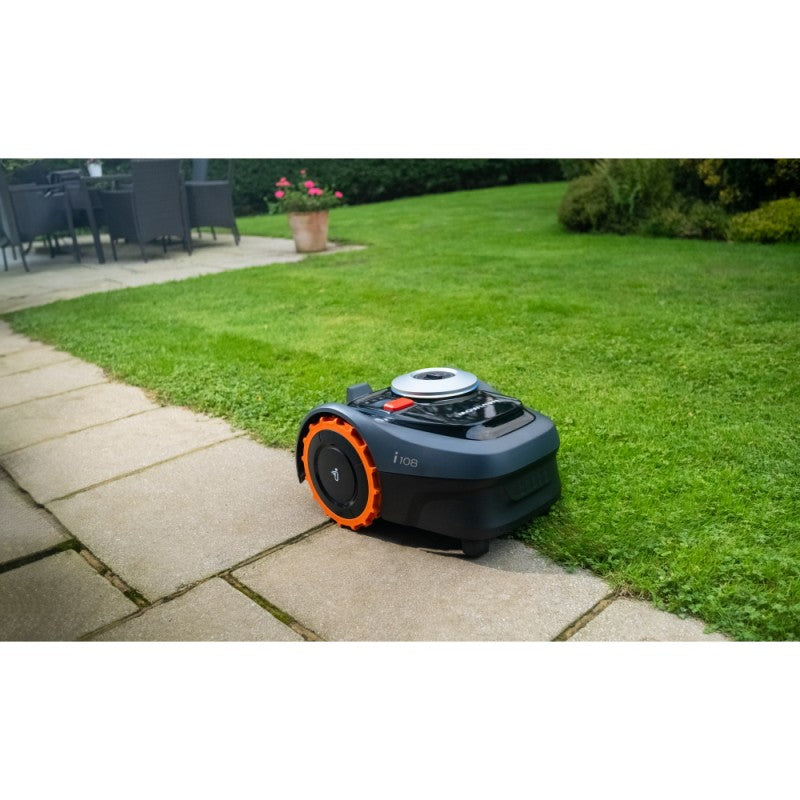 800 m²_Zāliena robots SEGWAY Navimow i108E, darbojas bez kontūras kabeļiem, lieliska izvēle kompaktam dārzam.
