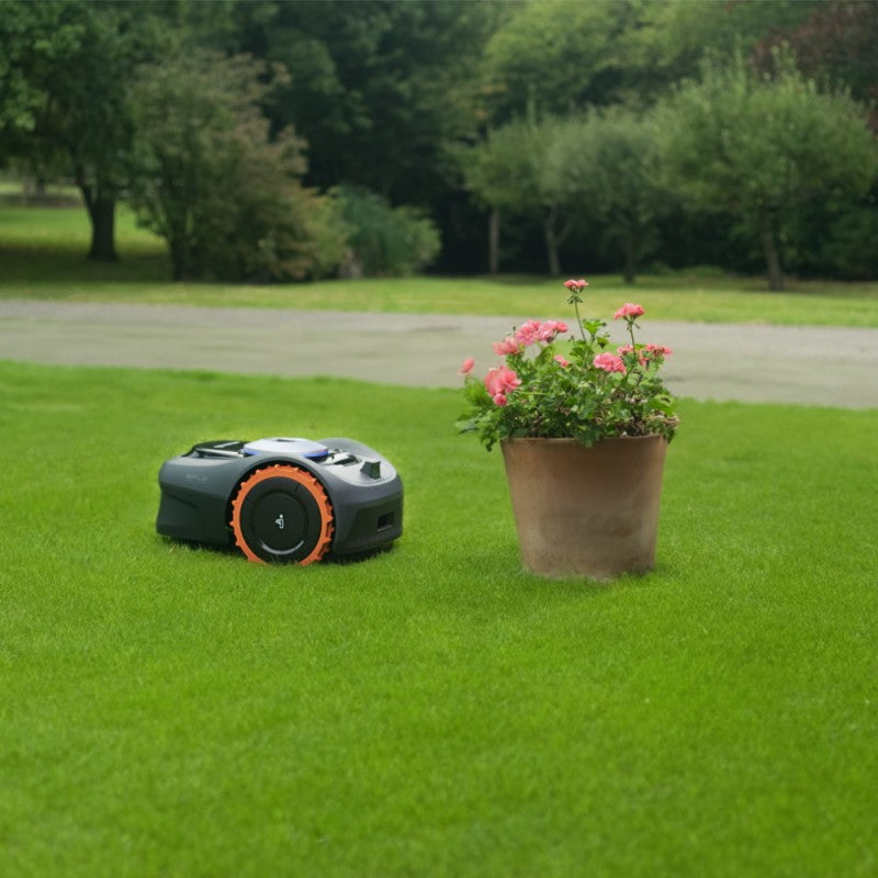 800 m²_Zāliena robots SEGWAY Navimow i108E, darbojas bez kontūras kabeļiem, lieliska izvēle kompaktam dārzam.