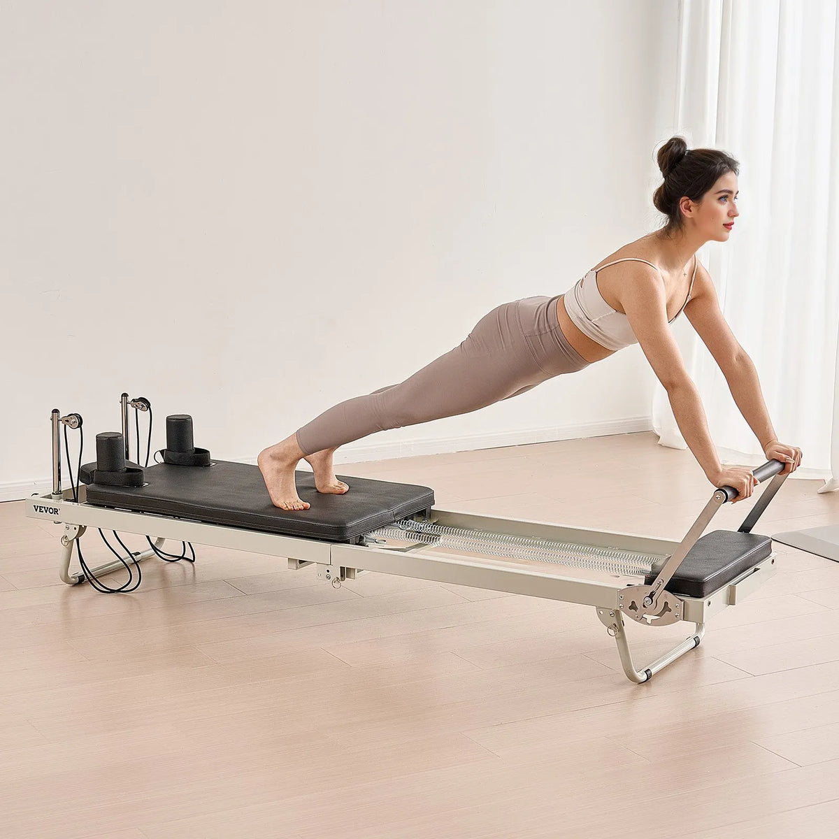 VEVOR salokāms pilates reformeris ar dubulto pretestību (atsperes un troses), pilates treniņu iekārta mājas sporta zālei un studijai, piemērots iesācējiem un pieredzējušiem lietotājiem, slodze līdz 181 kg