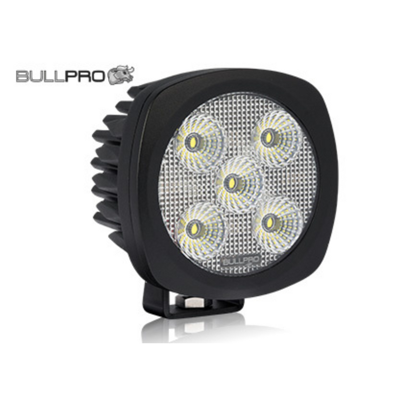 BULLPRO 100W(8210Lm) 9-32V LED töövalgusti, 6,39A @ 13,7V, R10 CISPR25 klass3, IP68, 4500K neutraalne valge valgus, 113/113/76.4 mm.