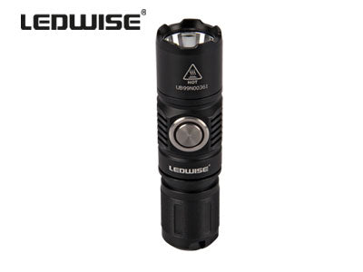 LEDWISE SAINT LED CREE XP-L professionell ficklampa, komplett set: 16340 batteri, bältesklämma, USB-kabel, metallklämma och O-ring