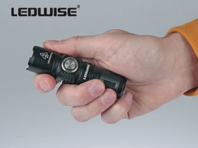 LEDWISE SAINT LED CREE XP-L professional flashlight, includes: 16340 battery, belt clip, USB cable, metal clip and O-ring