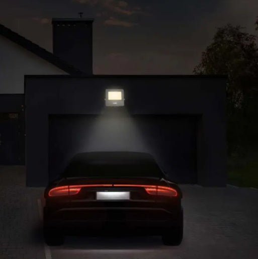 30W (2340Lm) LED-valgusti V-TAC SAMSUNG PIR-anduriga, 5 aastat garantiid, IP65, valge, neutraalne valge valgus 4000K