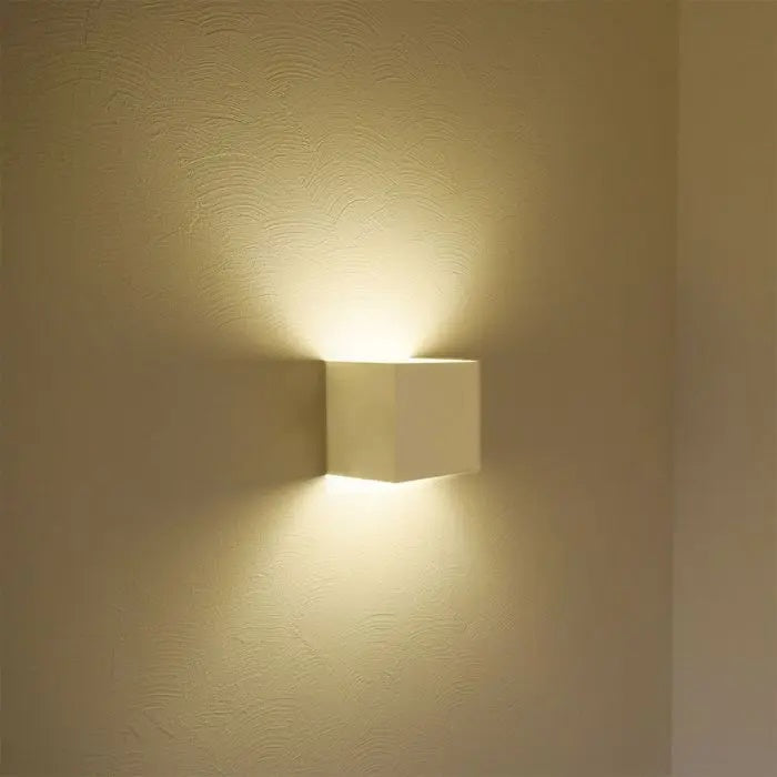 SUPERAKCIJA_5W(700Lm) LED BRIDGELUX sienas gaismeklis, V-TAC, IP65, balts, kvadrāta, silti balta gaisma 3000K