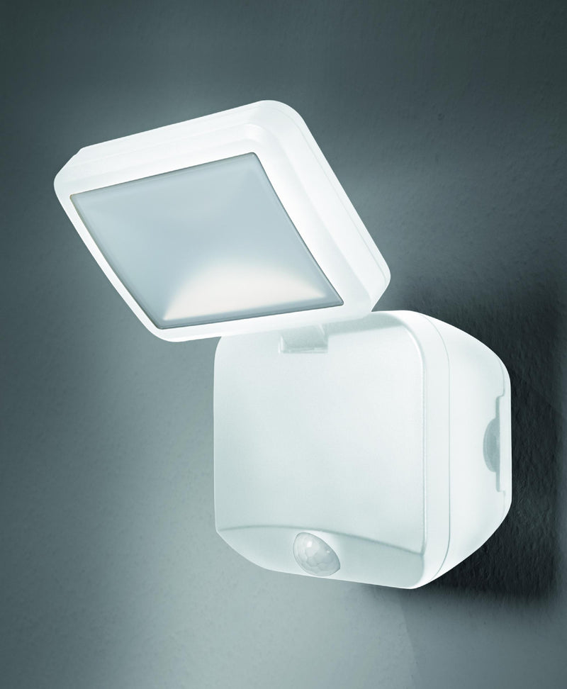 Фасадный светодиодный светильник LEDVANCE 4W(260Lm) с датчиком движения и аккумулятором, A++, белый, IP54, гарантия 5 лет, нейтральный белый свет 4000K