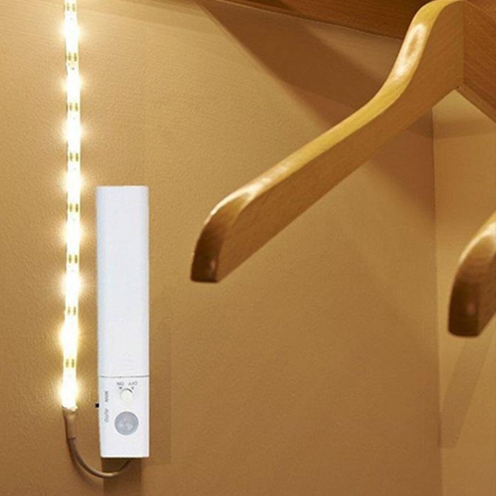 2.4W (200Lm) 30 LED strip 2835 1m with PIR sensor, with 4xAAA batteries, warm white light 2700K