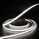 Cena par 5m_8W(530Lm) LED 24V Flex neon silikona lente, IP65 ūdensdroša, auksti balta gaisma 6000K