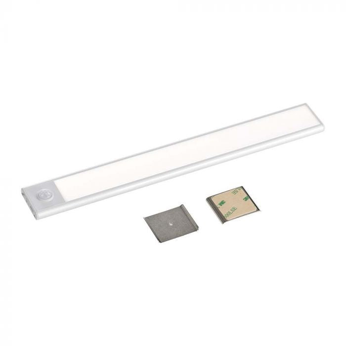 1,5W(110Lm) LED-skåparmatur med PIR-sensor, IP20, silver, varmvitt ljus 3000K