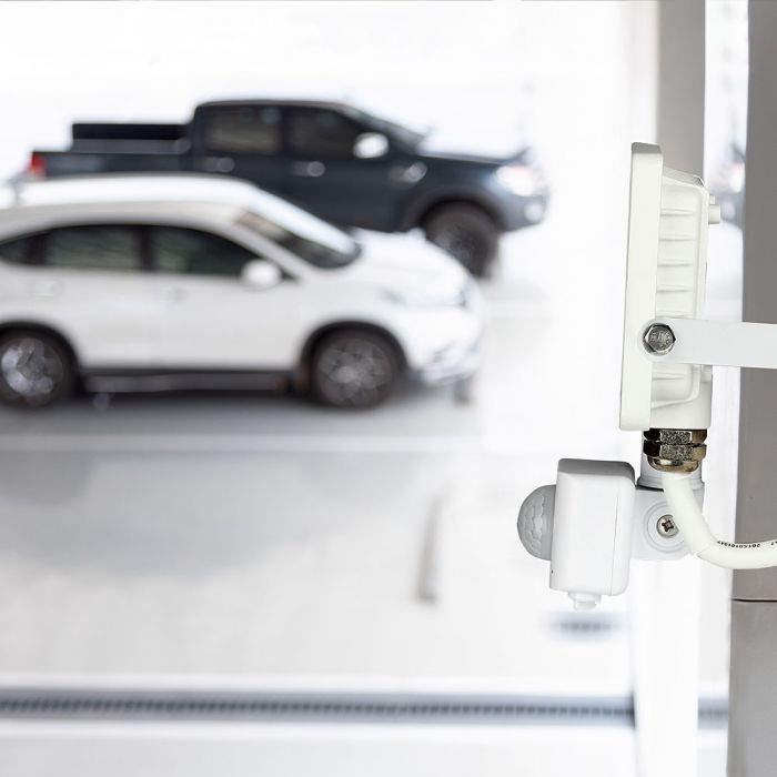 10W(800Lm) LED-strålkastare med rörelsesensor, V-TAC SAMSUNG, 5 års garanti, vitt hölje, varmvitt ljus 3000K