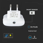 0.5W(10Lm) LED nakts gaismeklis ar sensoru, V-TAC SAMSUNG, IP20, spraužams rozetē, silti balta gaisma 3000K