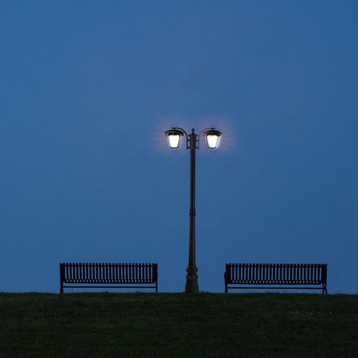 V-TAC Dārza laternas/lampas karkass ar 2xE27 LED spuldzēm (spuldzes nav iekļautas), melns, vertikāls, IP65/IP67