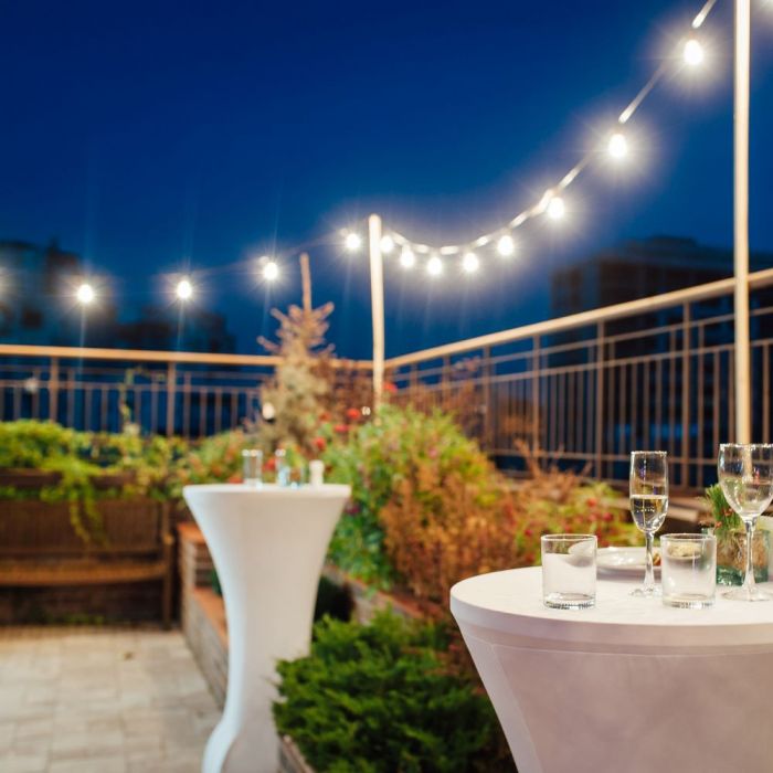 5m LED RGBY string with 10x 0.5W colored built-in bulbs, waterproof IP44, distance between lights 0.5m x10, the string starts with a 100-240V plug and ends with a rosette, 2 strings can be connected in series, 0.67kg, 300Lm light output