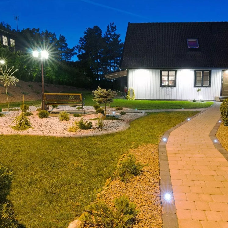 V-TAC trädgårdslykta med 2xE27 LED-lampor (glödlampor ingår ej), svart, IP44