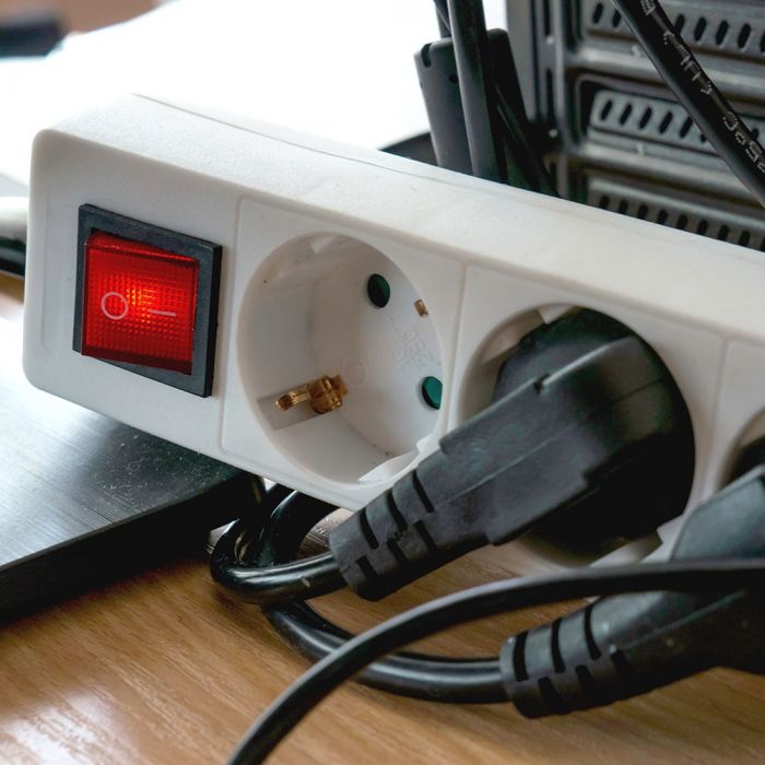 1,5m Förlängningsuttag delare 4 uttag med strömbrytare IP20 16A 250V 3680W, V-TAC