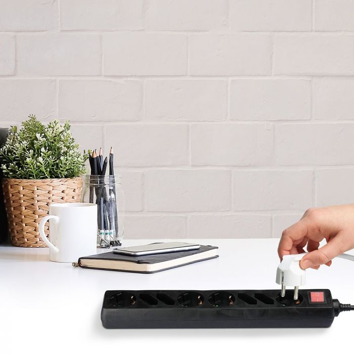 1,5m Pistikupesa jaotur 8 pistikupesa koos lülitiga IP20 16A 250V 3680W must, V-TAC