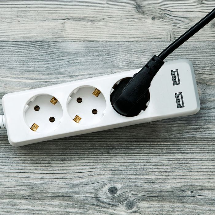 5m Pikendusvõrk 3 pistikupesa, 2 USB IP20 16A 250V 3680W, V-TAC