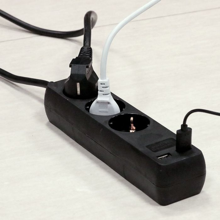 1,5 м Удлинитель 3 розетки 2 USB IP20 16A 250V 3680W черный, V-TAC