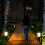 V-TAC utanpåliggande armaturram med rörelsesensor, med 1xE27 LED-lampa (glödlampa ingår ej), svart, IP44