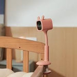 Ezviz videokamera ar akumulatoru, raudāšanas uztveršanu, zonas pamešanas paziņojumiem, nomierinošu mūziku, nakts redzamību, Full HD izšķirtspēju, divvirzienu audio, strādā ar Google Home un Amazon Alexa. Atbalsta MicroSD kartiņas līdz 256 GB