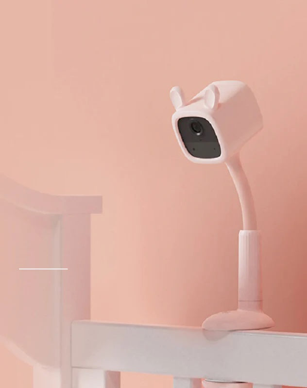 Ezviz videokamera ar akumulatoru, raudāšanas uztveršanu, zonas pamešanas paziņojumiem, nomierinošu mūziku, nakts redzamību, Full HD izšķirtspēju, divvirzienu audio, strādā ar Google Home un Amazon Alexa. Atbalsta MicroSD kartiņas līdz 256 GB