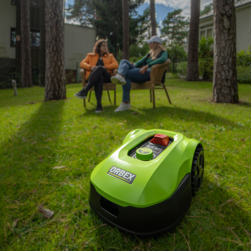 Robotgräsklippare ORBEX för ytor upp till 1200m2 200m begränsningssladd, variabel klipphöjd 20-60mm. Klippbredd 18 cm. 3 års garanti.