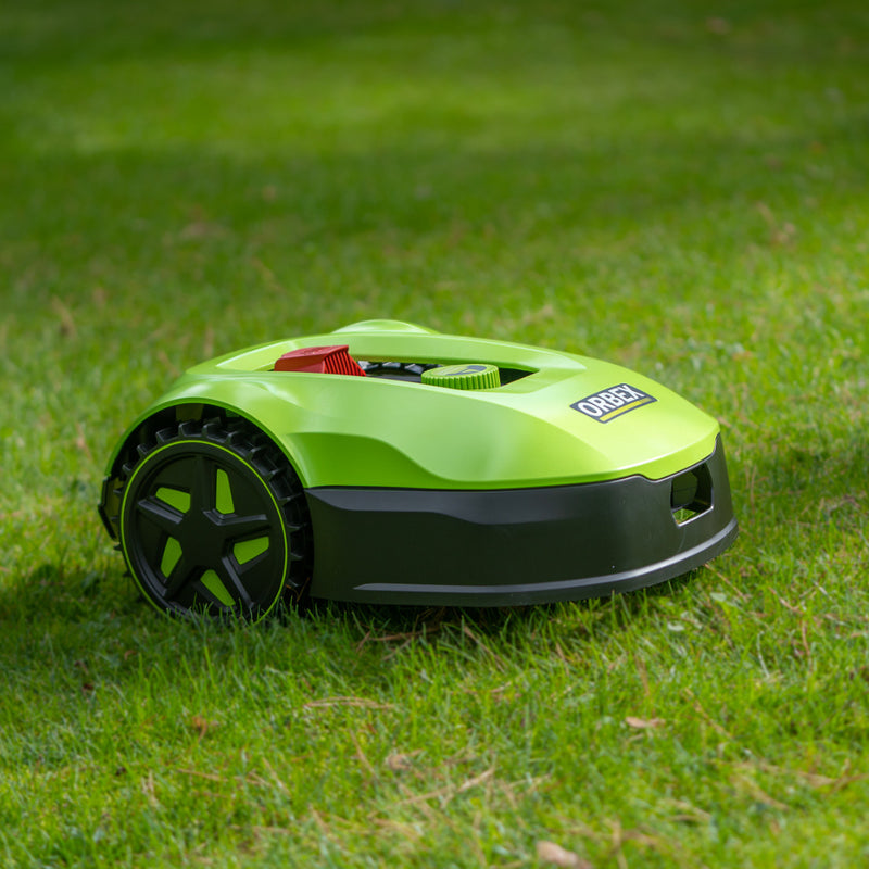 Robotgräsklippare ORBEX för ytor upp till 1200m2 200m begränsningssladd, variabel klipphöjd 20-60mm. Klippbredd 18 cm. 3 års garanti.